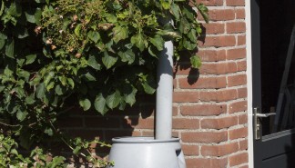Regenton in de tuin - foto.jpg