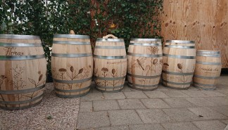 Foto - Gegraveerde regentonnen.JPG
