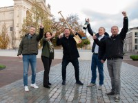Gemeente Halderberge wint de Gouden Schept bij het NK Tegelwippen.jpg