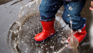 Spelen in de regen - foto.jpg