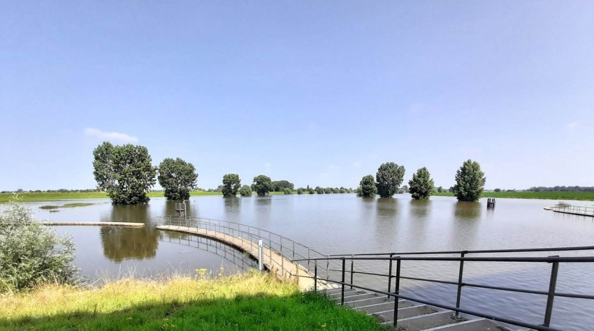 Loopbrug over water
