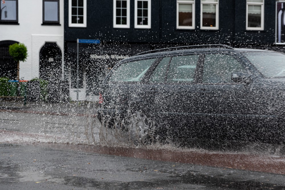 Regen straat auto (1).jpg
