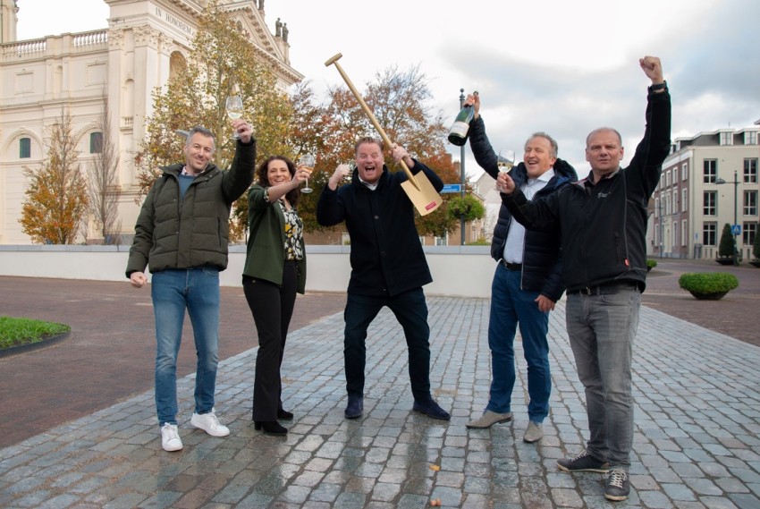 Gemeente Halderberge wint de Gouden Schept bij het NK Tegelwippen
